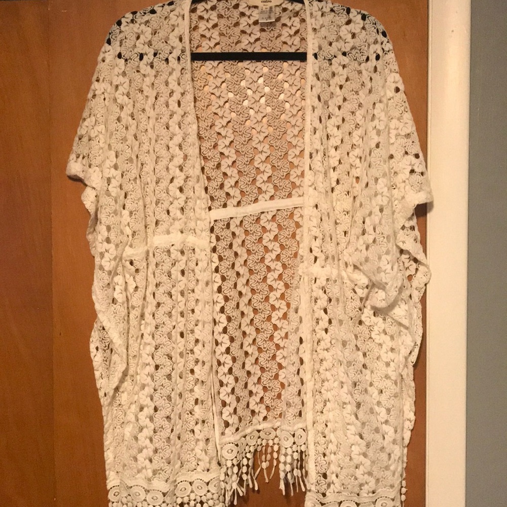 Lace kimono with singed waist